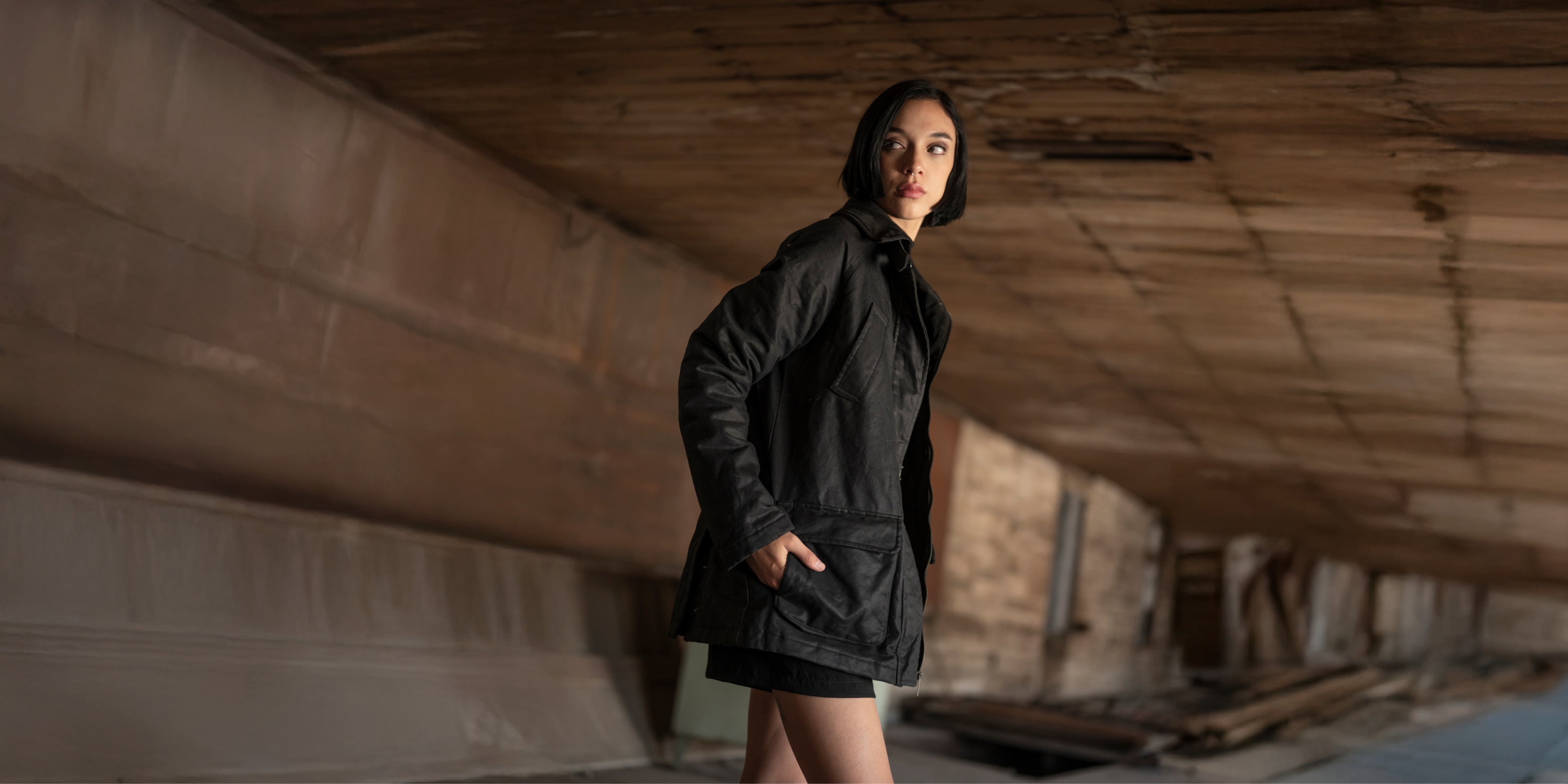 COLECCIÓN MUJER: VESTUARIO Y ACCESORIOS