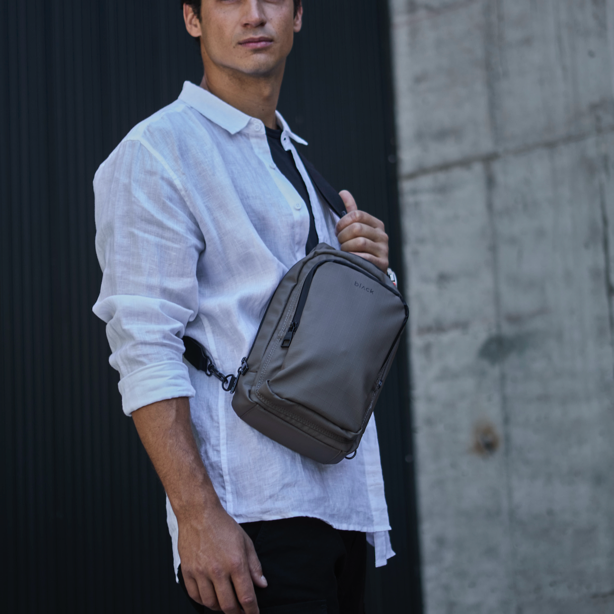 SLING BAG BEAST SMOKE